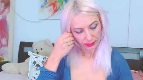 Lara online show from October 2025 11:35:01 PM