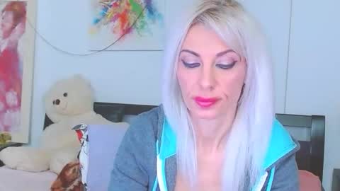 Lara online show from February 2026 11:25:01 PM