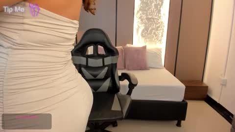 L I L L Y online show from December 2025 12:23:02 PM