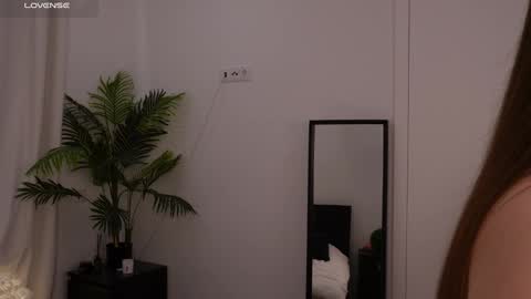 Lilly Colins online show from January 2025 09:39:01 PM