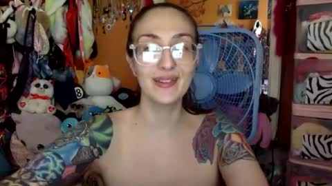 Snapshot of lillylushabae chatting on October 2025 07:33:02 PM hi guys im back on here 3 online show from October 2025 07:33:02 PM