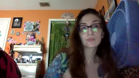 Snapshot of lillylushabae chatting on February 2026 07:43:01 PM hi guys im back on here 3 online show from February 2026 07:43:01 PM