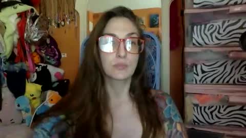 Snapshot of lillylushabae chatting on March 2026 06:37:02 PM hi guys im back on here 3 online show from March 2026 06:37:02 PM