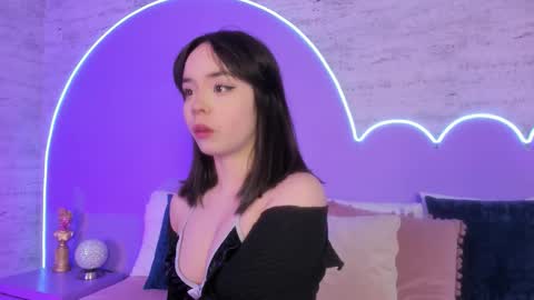 Lilou online show from November 2025 12:41:02 PM