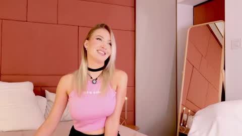 Lilou  online show from April 2026 12:32:02 PM