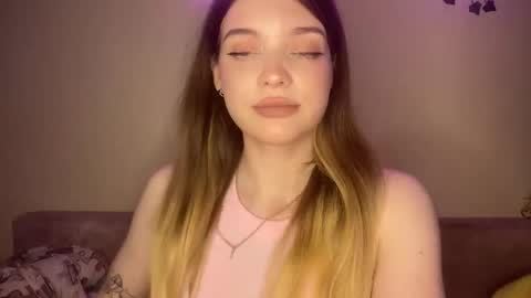 Snapshot of lily__moon_ chatting on April 2026 06:57:01 PM Lily online show from April 2026 06:57:01 PM