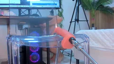 Snapshot of lily_cole27 chatting on June 2026 01:15:01 PM lily_cole27 online show from June 2026 01:15:01 PM