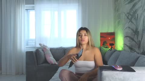 Lily online show from February 2025 07:40:01 AM