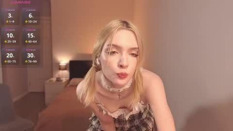 Snapshot of lily_moony chatting on May 2026 11:32:02 PM Lily online show from May 2026 11:32:02 PM