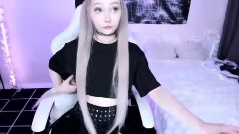 Snapshot of lily_weep chatting on June 2026 12:00:01 AM Lily online show from June 2026 12:00:01 AM