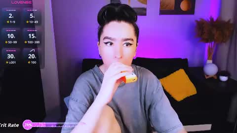 Snapshot of lily_xbaby chatting on June 2026 02:43:01 PM LILY online show from June 2026 02:43:01 PM