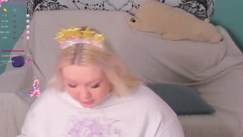 Snapshot of lilybelll chatting on December 2024 07:21:02 PM Lily online show from December 2024 07:21:02 PM