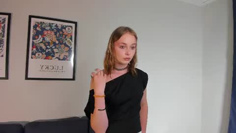 lilycoliins online show from July 2026 05:49:02 PM