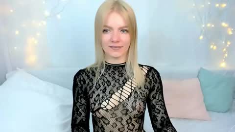 lilydavisss online show from April 2026 02:23:02 AM