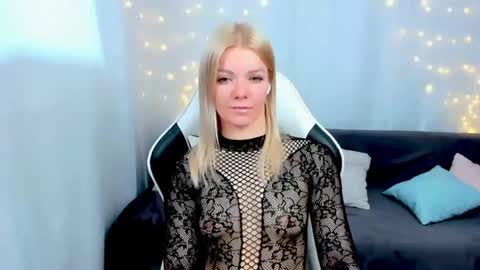 lilydavisss online show from April 2026 02:51:02 AM