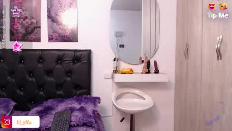 lilyfox23 online show from November 2025 01:17:01 AM