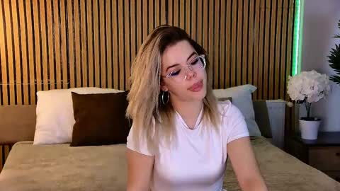 Snapshot of lilyrabbit chatting on May 2026 06:42:01 AM Rose online show from May 2026 06:42:01 AM