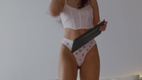 Lily online show from October 2025 10:48:01 AM