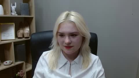 Snapshot of lilysweetxo chatting on February 2026 02:46:02 PM Lily online show from February 2026 02:46:02 PM