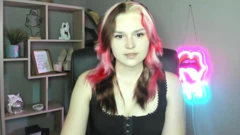 Snapshot of lilysweetxo chatting on June 2026 01:37:01 PM Lily online show from June 2026 01:37:01 PM