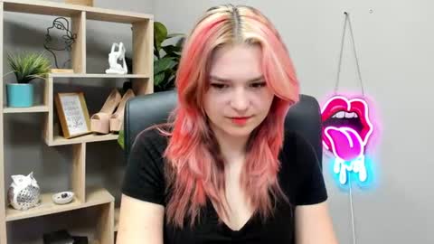 Snapshot of lilysweetxo chatting on June 2026 06:32:02 AM Lily online show from June 2026 06:32:02 AM