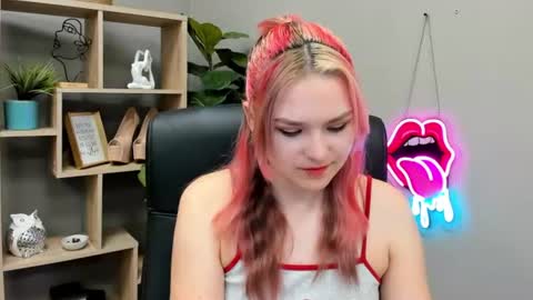 Snapshot of lilysweetxo chatting on June 2026 06:40:01 AM Lily online show from June 2026 06:40:01 AM