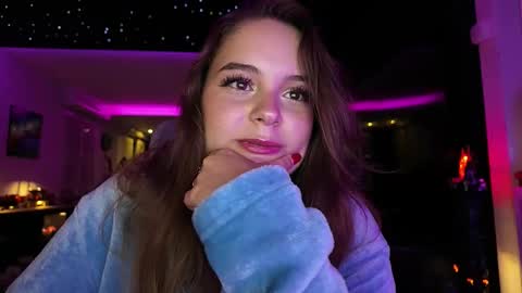 Snapshot of lilywhite_fr chatting on September 2025 02:24:01 AM Lily White online show from September 2025 02:24:01 AM