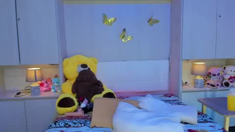 lilywhitee1 online show from April 2026 09:15:01 PM