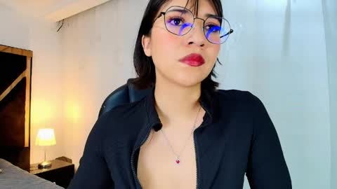 Snapshot of lina_bedoya chatting on May 2026 11:38:02 AM Lina Bedoya online show from May 2026 11:38:02 AM