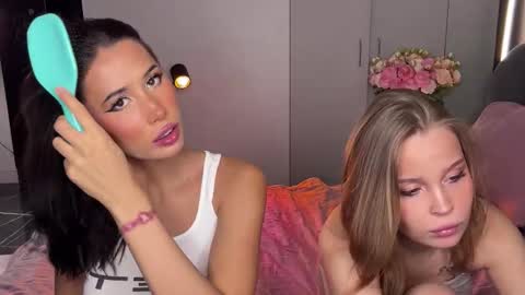 Snapshot of lina_kriss chatting on February 2026 03:44:02 AM Kriss and Lina online show from February 2026 03:44:02 AM