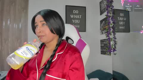 LINA SANCHEZ online show from December 2024 02:27:01 PM