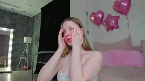 Snapshot of lina_smilee chatting on May 2026 01:47:02 AM Lina online show from May 2026 01:47:02 AM