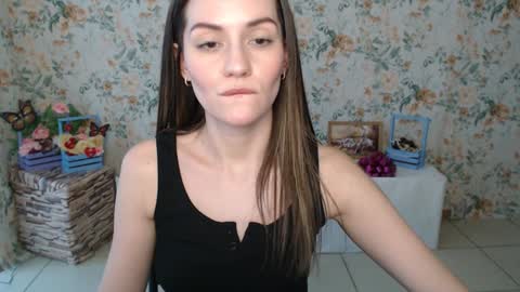 Lina online show from February 2025 09:49:01 AM