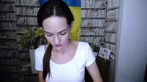 Lina online show from November 2025 09:09:01 AM