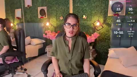 Lina  online show from September 2025 11:55:01 AM