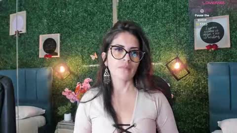 Lina  online show from October 2025 11:33:02 AM