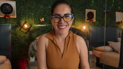 Lina  online show from December 2025 11:49:02 AM