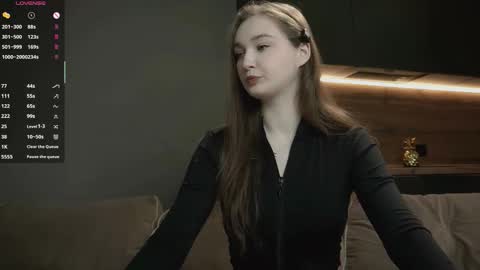 Lina online show from November 2025 05:15:02 PM