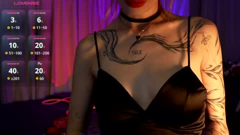Snapshot of linavelle chatting on April 2026 03:57:01 PM LinaVelle online show from April 2026 03:57:01 PM