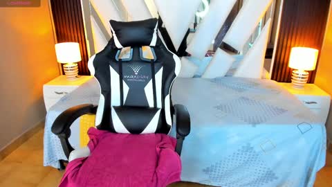  Linda  online show from September 2025 06:22:02 PM