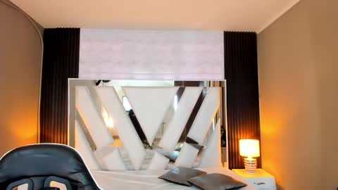  Linda  online show from January 2026 06:22:01 PM