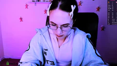 Linda  online show from January 2026 09:18:02 PM