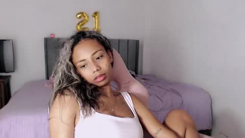 Snapshot of linda_brown_1 chatting on May 2026 12:00:01 PM linda brown online show from May 2026 12:00:01 PM