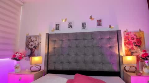 Linda Fosterr online show from April 2026 08:15:01 PM