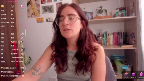 Snapshot of linda_giggle chatting on January 2026 05:27:02 PM Giggles online show from January 2026 05:27:02 PM