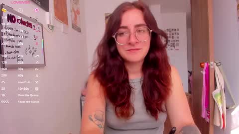 Snapshot of linda_giggle chatting on February 2026 01:49:01 PM Giggles online show from February 2026 01:49:01 PM