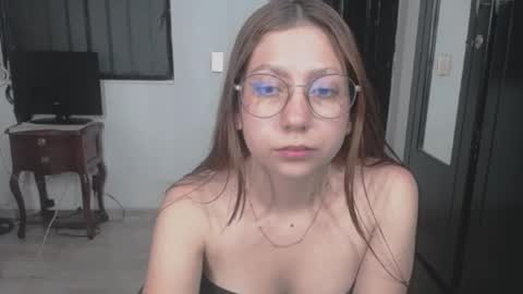 Snapshot of linda_naomi chatting on April 2026 02:36:02 AM naomi online show from April 2026 02:36:02 AM