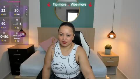 L I N D A online show from December 2024 08:04:01 PM