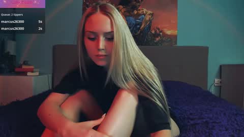 Snapshot of linda_roxy chatting on February 2025 07:22:02 PM Linda online show from February 2025 07:22:02 PM