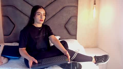 Linda Saenz online show from February 2025 12:00:01 PM